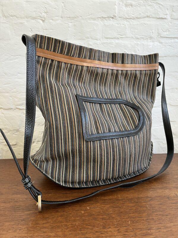 Le Pin Toile de Cuir